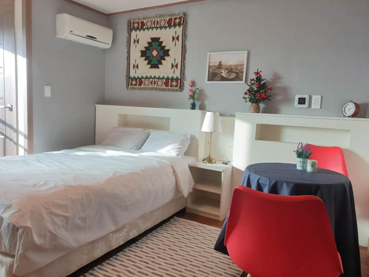Hy Choi Hostel Seogwipo Esterno foto