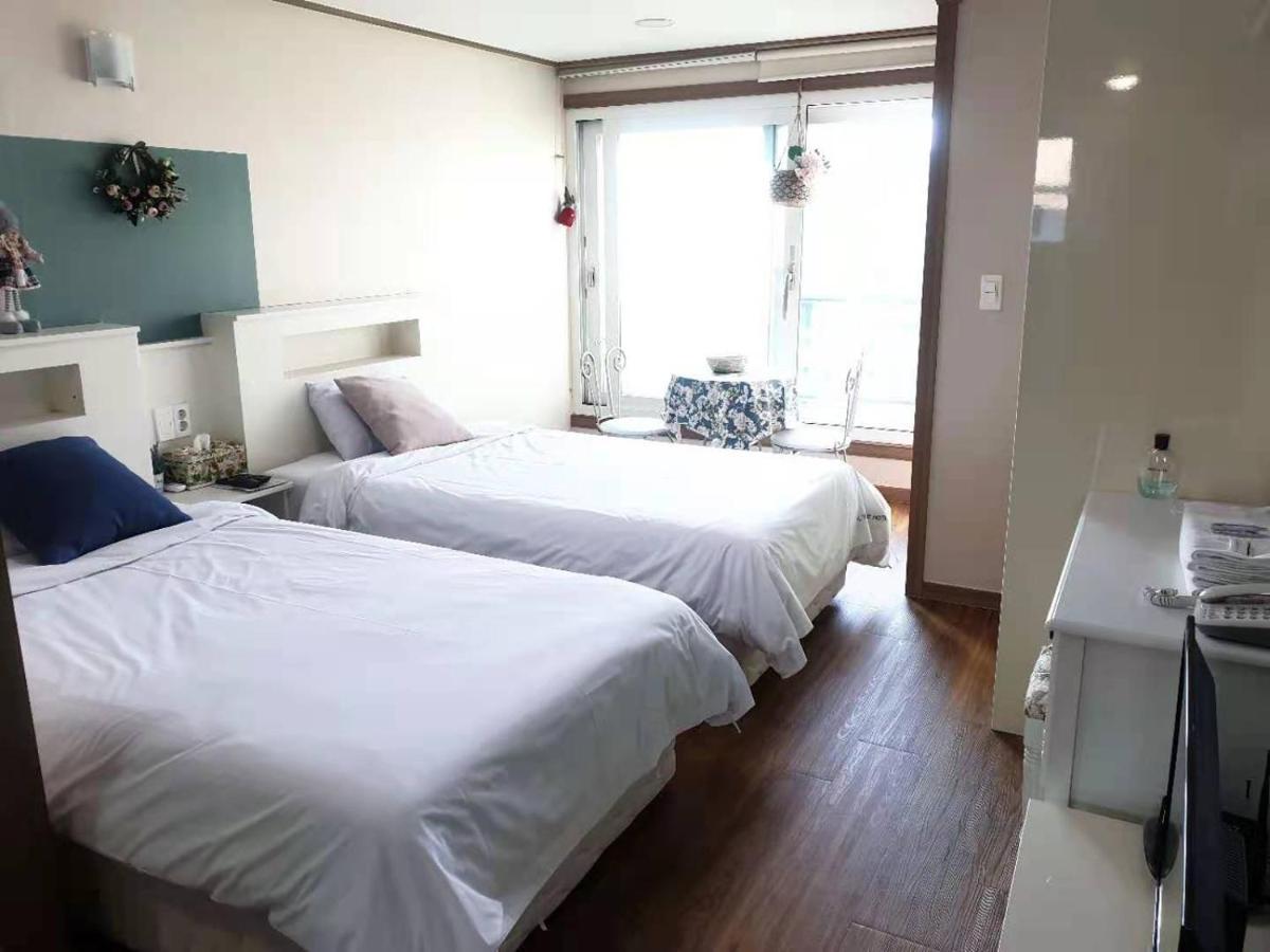 Hy Choi Hostel Seogwipo Esterno foto
