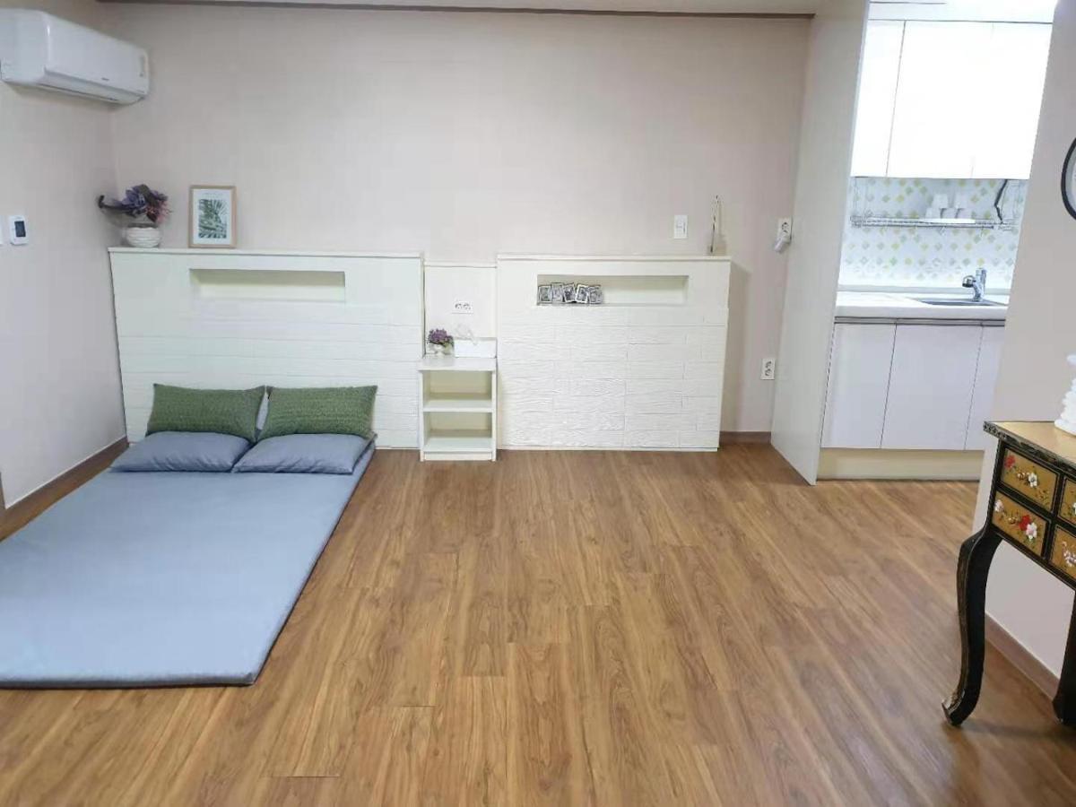 Hy Choi Hostel Seogwipo Esterno foto