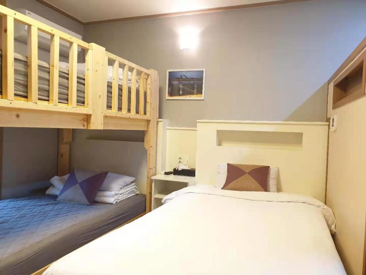 Hy Choi Hostel Seogwipo Esterno foto